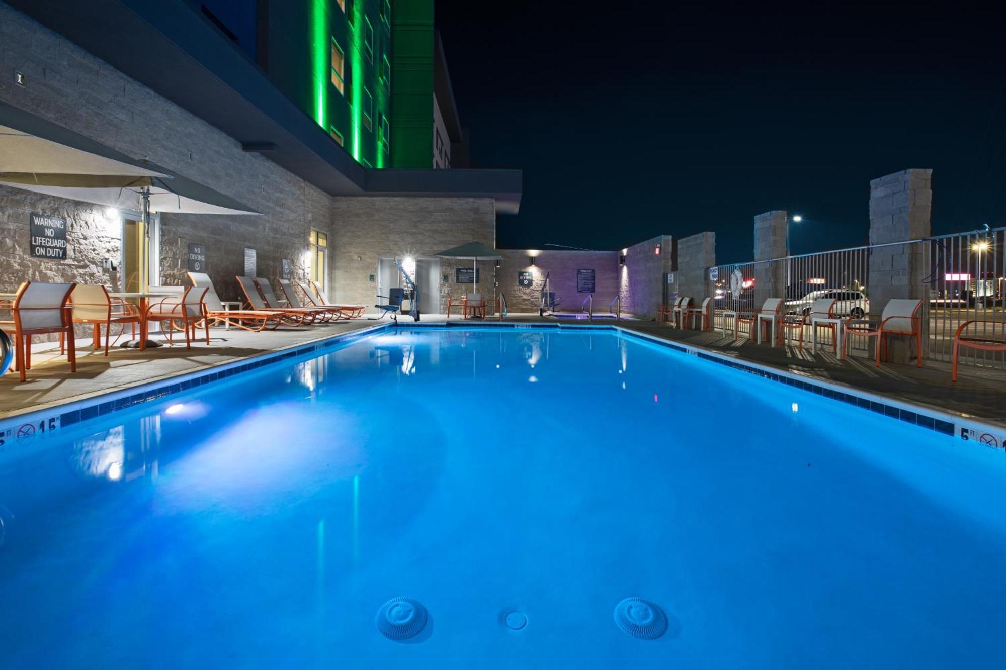 Holiday Inn Glendale - Stadium & Ent Dist By Ihg Exterior photo